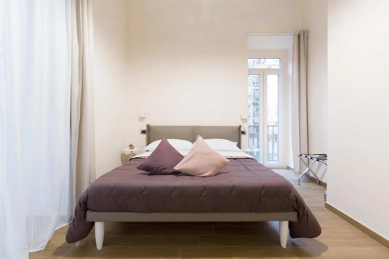 נאפולי Musto Suites & Rooms 2*,