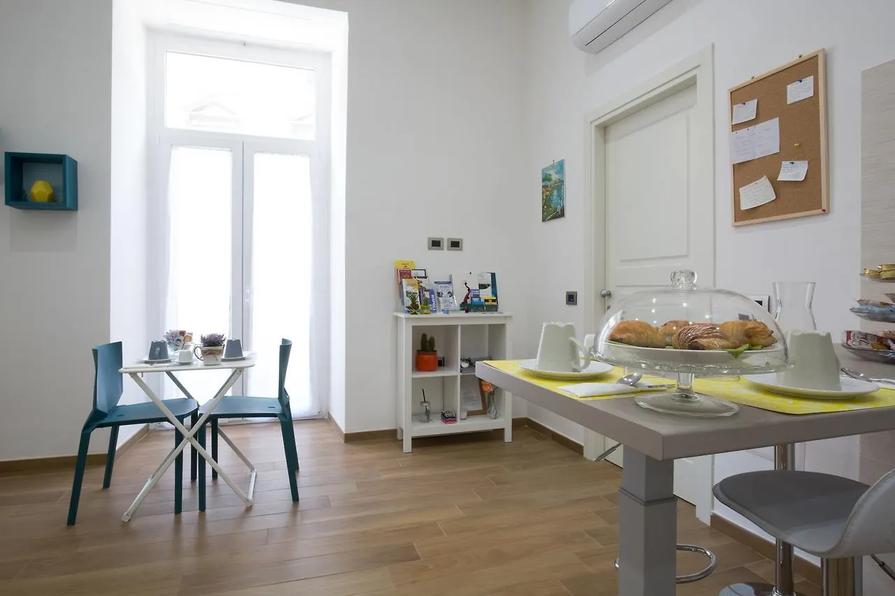 נאפולי Musto Suites & Rooms 2*,  איטליה